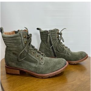 Sofft Boots. Never worn. Excellent quality. Sz 6.5. Can fit size 6.